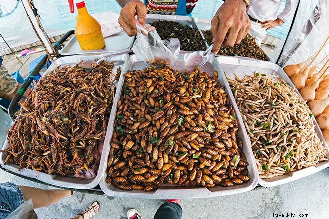 旅行中に試してみなければならない10の珍しい食べ物 